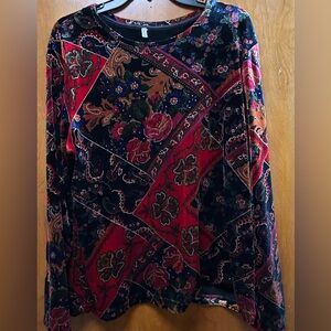 In very good condition. White stag pullover, top stretchy